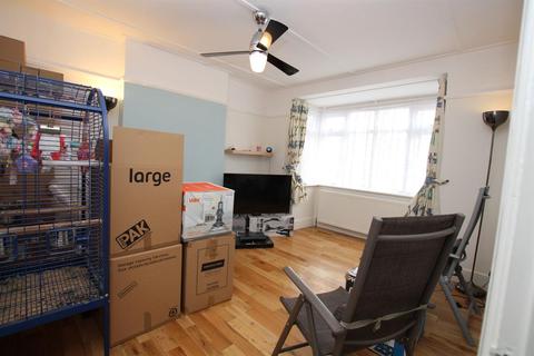 63 Douglas Road, Clacton-on-sea, CO15 3JX