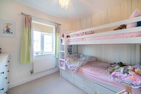 17 Halwick Close, Hemel Hempstead, HP1 1XG