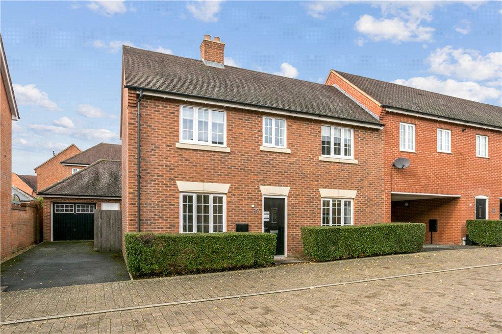 Whitehead Way, Buckingham, Buckinghamshire, MK18 3 bed semidetached house £310,000