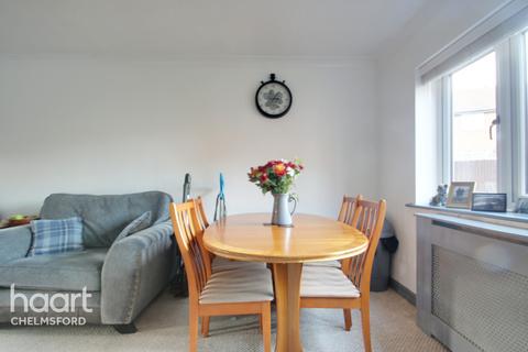 38 Earlsfield Drive, Chelmsford, CM2 6SX