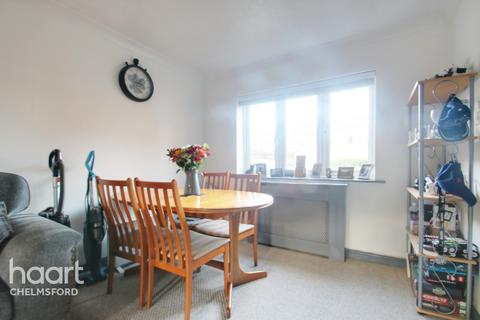 38 Earlsfield Drive, Chelmsford, CM2 6SX