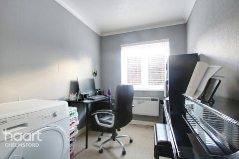 38 Earlsfield Drive, Chelmsford, CM2 6SX