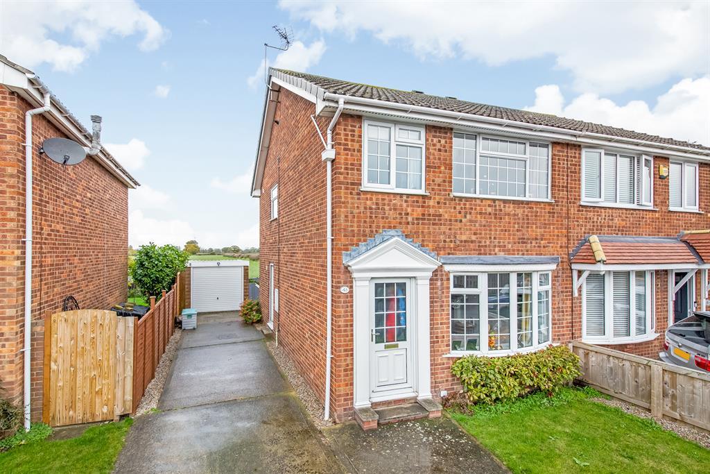 Windsor Drive, Wigginton, York, YO32 2QS 3 bed semidetached house £275,000