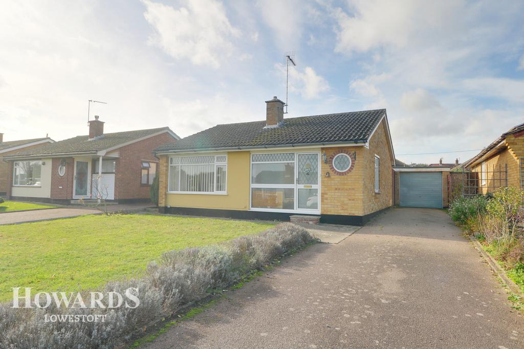 Breydon Way, Lowestoft 2 bed detached bungalow £200,000
