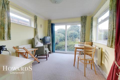 28 Breydon Way, Lowestoft, NR33 9AT