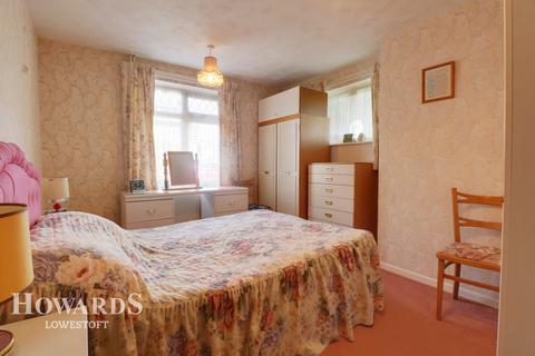 28 Breydon Way, Lowestoft, NR33 9AT