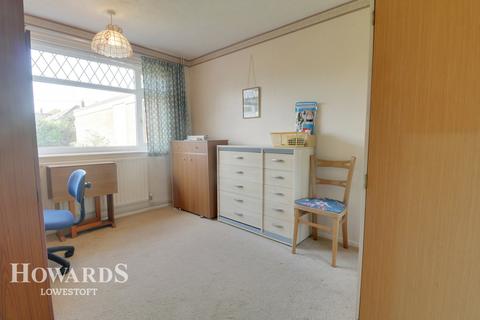 28 Breydon Way, Lowestoft, NR33 9AT