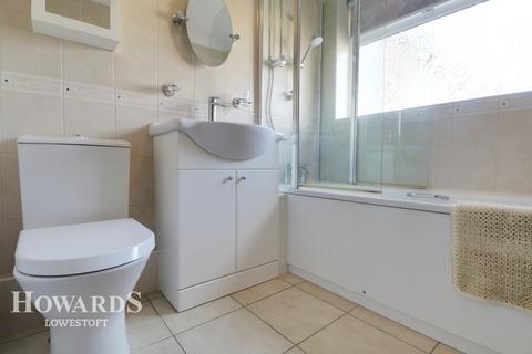 28 Breydon Way, Lowestoft, NR33 9AT