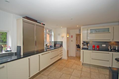 24 Deanway, Chalfont St Giles, HP8 4JL