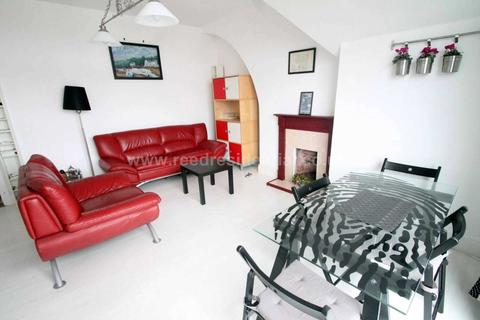 Flat E, 16 Valkyrie Road, Westcliff-on-sea, SS0 8BU