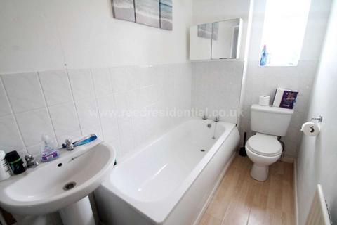 Flat E, 16 Valkyrie Road, Westcliff-on-sea, SS0 8BU