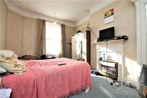 9 Cedars Road, London, W4 3JP
