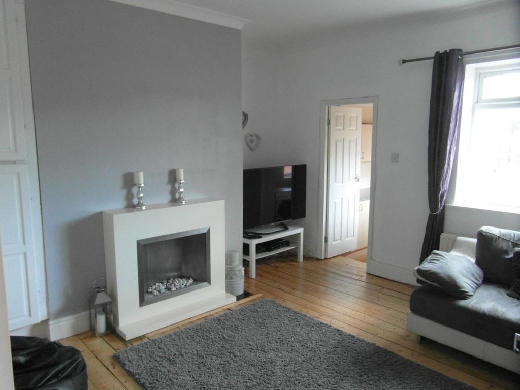 Rothesay Terrace, Bedlington... 2 bed flat £375 pcm (£87 pw)