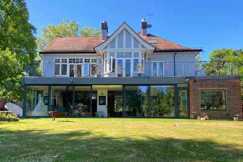 Beades Old Malden Lane, Worcester Park, KT4 7PU