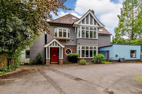 Beades Old Malden Lane, Worcester Park, KT4 7PU