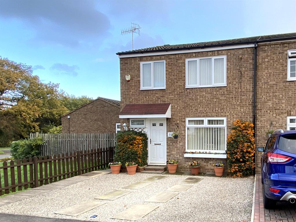 Sudbury Close, Holme Hall, Chesterfield, S40 4RS 3 bed semidetached