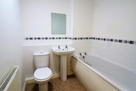 2 bedroom flat to rent, Master Road, Thornaby, TS17