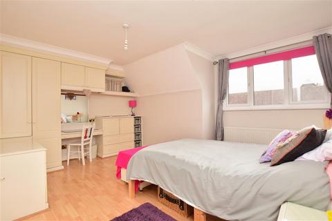 Holm Oaks Dover Road, St Margarets At Cliffe, Dover, CT15 6EP