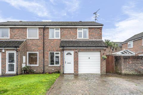 28 Fenhurst Close, Horsham, RH12 1UX