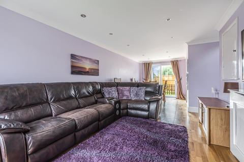 28 Fenhurst Close, Horsham, RH12 1UX
