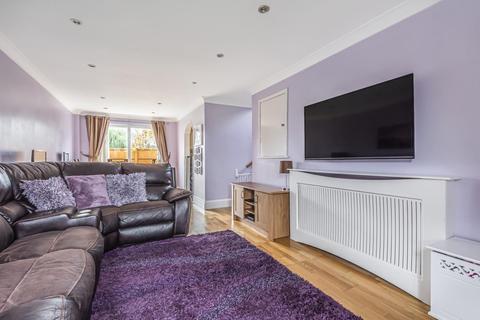 28 Fenhurst Close, Horsham, RH12 1UX