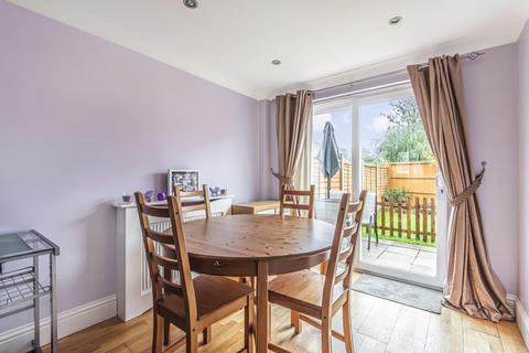 28 Fenhurst Close, Horsham, RH12 1UX