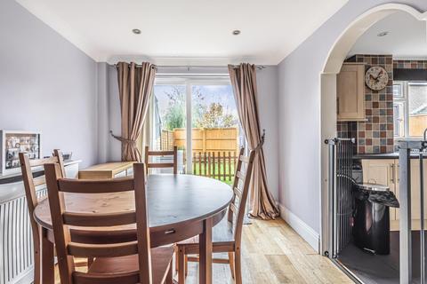 28 Fenhurst Close, Horsham, RH12 1UX