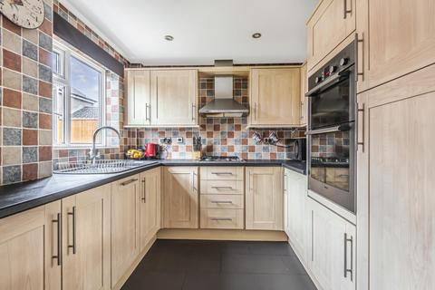 28 Fenhurst Close, Horsham, RH12 1UX