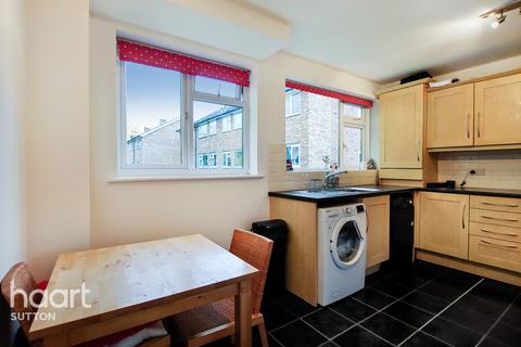 112 Culvers Avenue, Carshalton, SM5 2BD