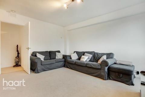 112 Culvers Avenue, Carshalton, SM5 2BD