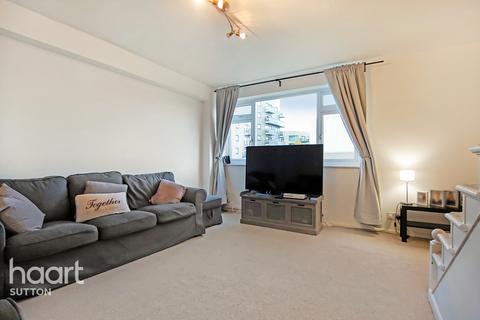 112 Culvers Avenue, Carshalton, SM5 2BD