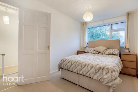 112 Culvers Avenue, Carshalton, SM5 2BD