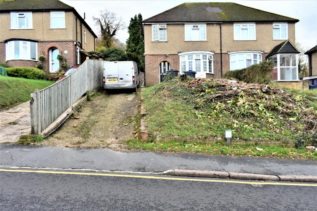 Dashwood Avenue High 3 bed semidetached house £1,350 pcm (£