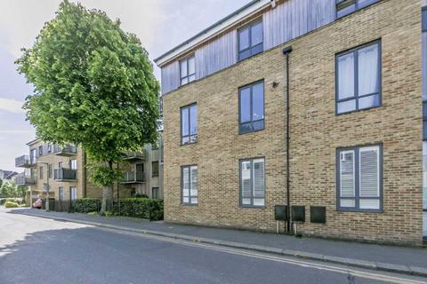 2 bedroom apartment to rent, The Parade, Epsom