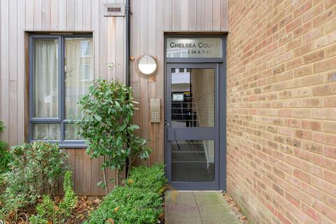 2 bedroom apartment to rent, The Parade, Epsom