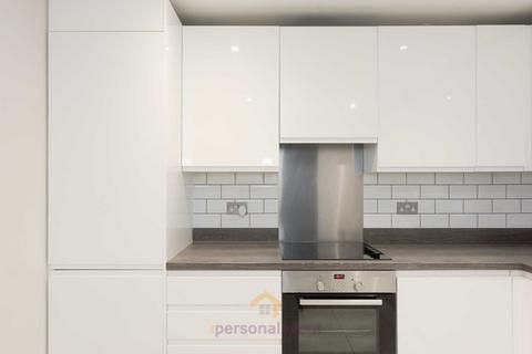 2 bedroom apartment to rent, The Parade, Epsom