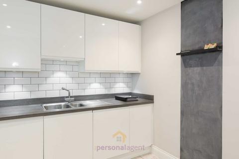2 bedroom apartment to rent, The Parade, Epsom