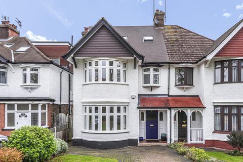 82 Torrington Park, London, N12 9PJ