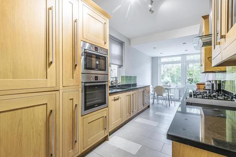 82 Torrington Park, London, N12 9PJ