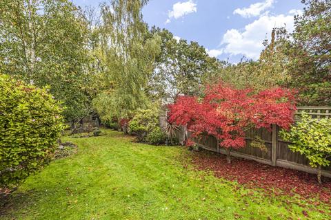 82 Torrington Park, London, N12 9PJ