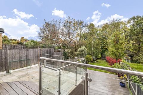 82 Torrington Park, London, N12 9PJ