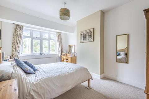 82 Torrington Park, London, N12 9PJ