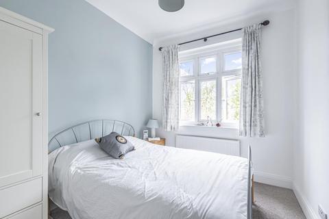 82 Torrington Park, London, N12 9PJ
