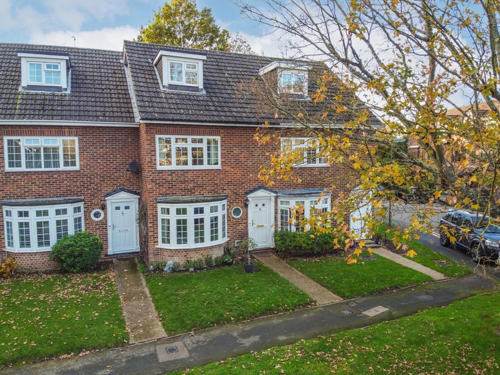 Gainsborough Court, WaltonOnThames... 4 bed townhouse £585,000
