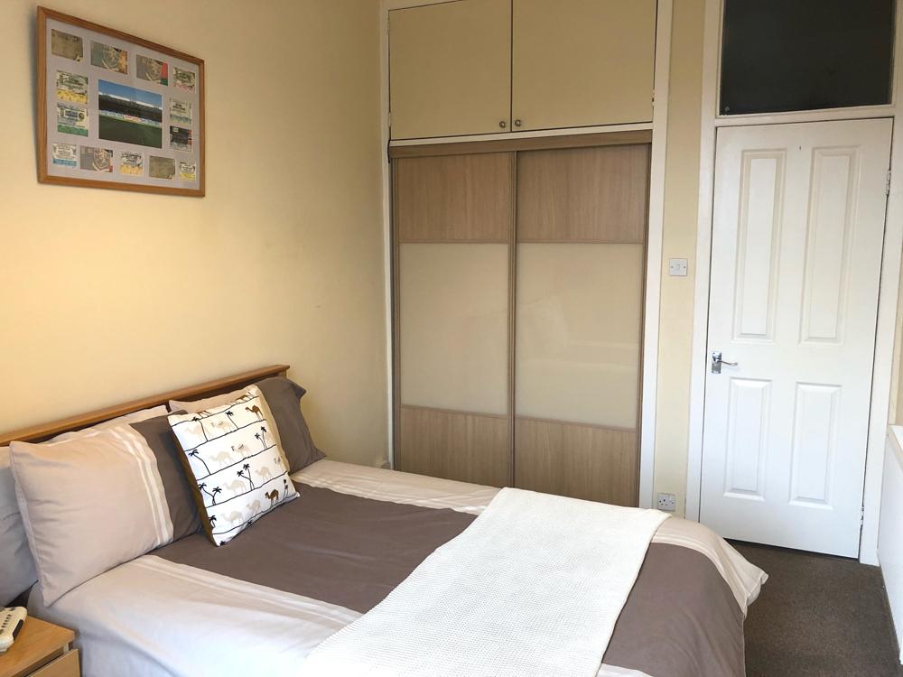 Double bedroom (2)