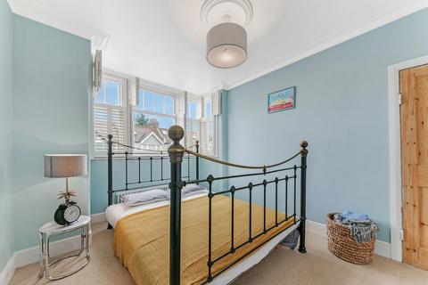 12 Riverview Grove, London, W4 3QJ