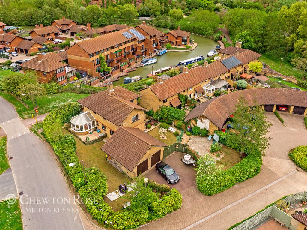 Staters Pound, Milton Keynes 4 bed detached house £575,000