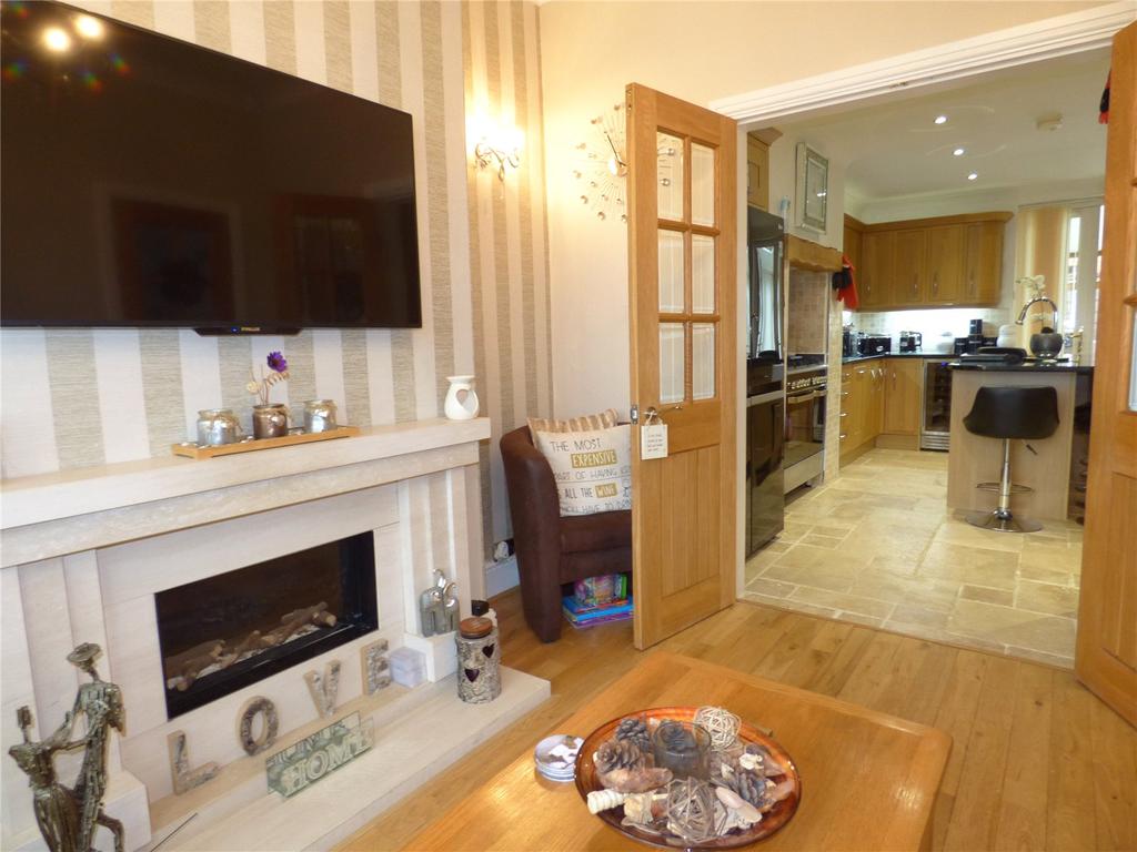 Lounge Thru Kitchen