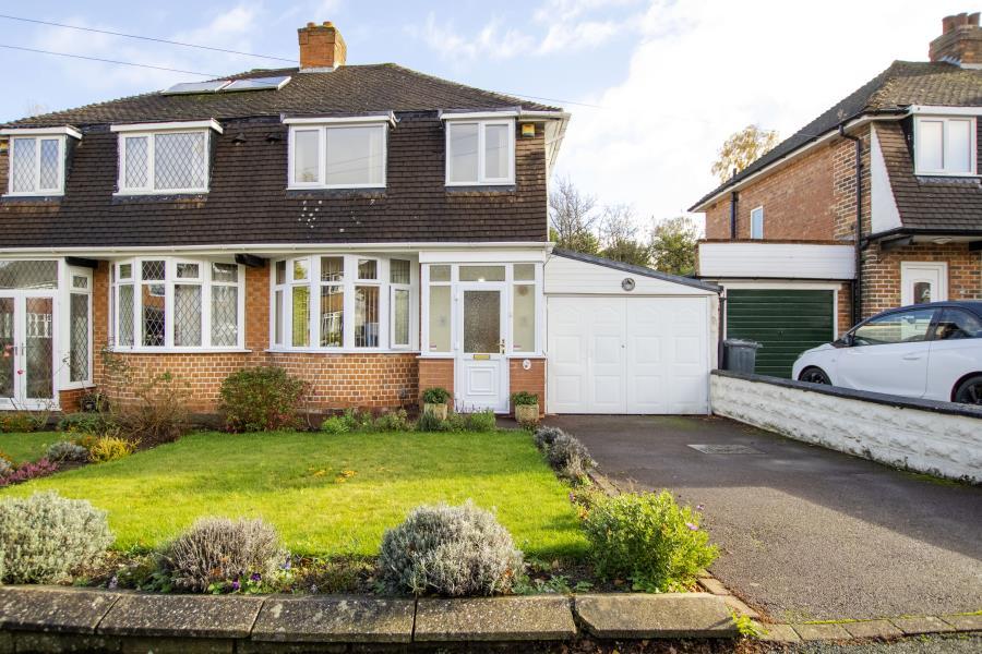 Aversley Road, Birmingham, B38 3 bed semidetached house £240,000