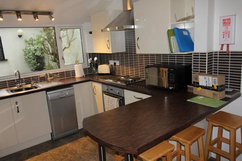 5 bedroom terraced house to rent - Manston Road, Exeter